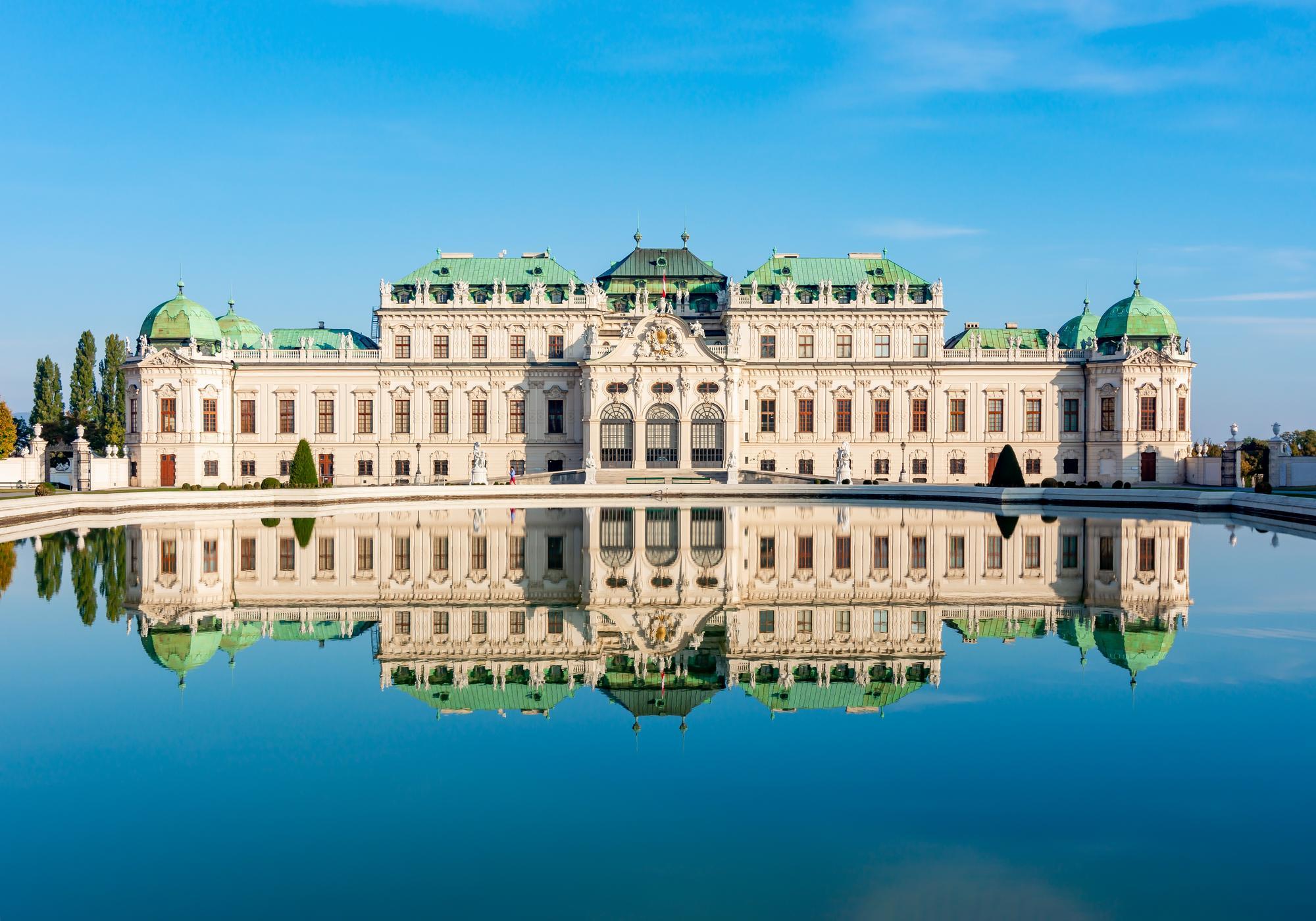 Upper Belvedere riflesso nel grande specchio d'acqua