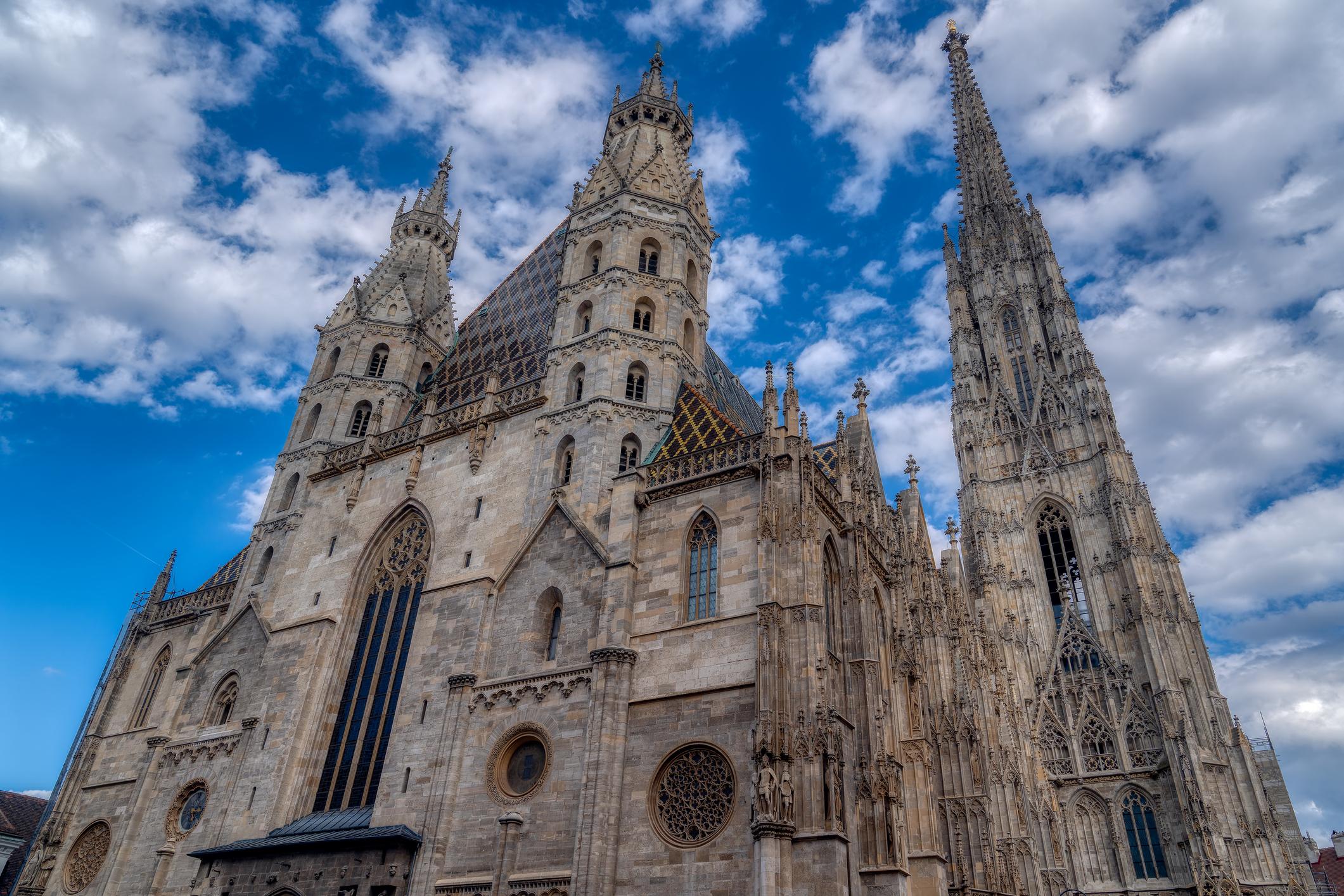 Torre sud gotica e torre nord incompiuta dello Stephansdom